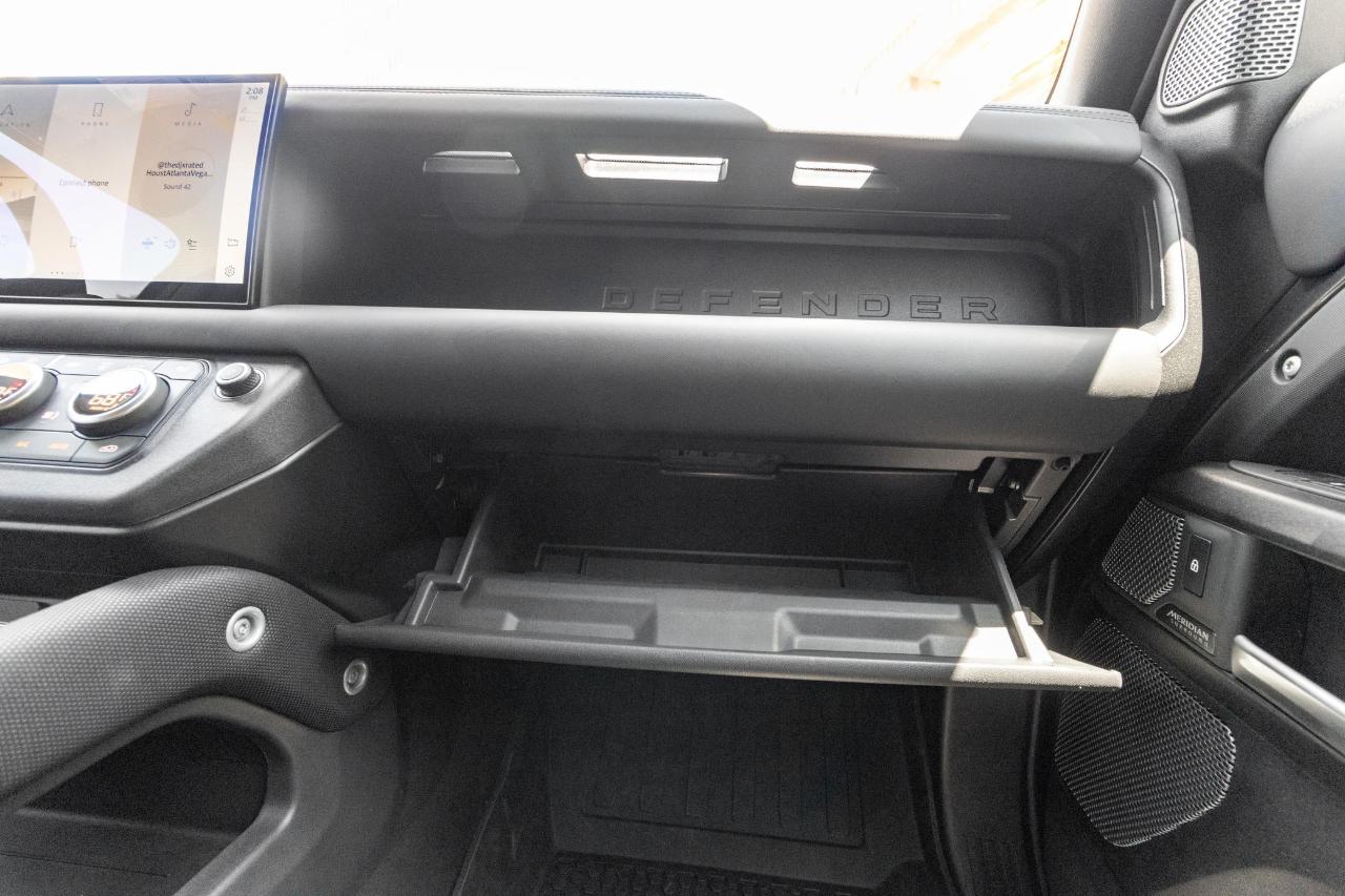 Land Rover Defender  2023
