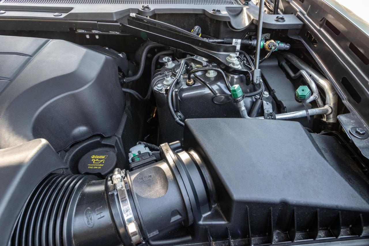 Land Rover Defender  2023