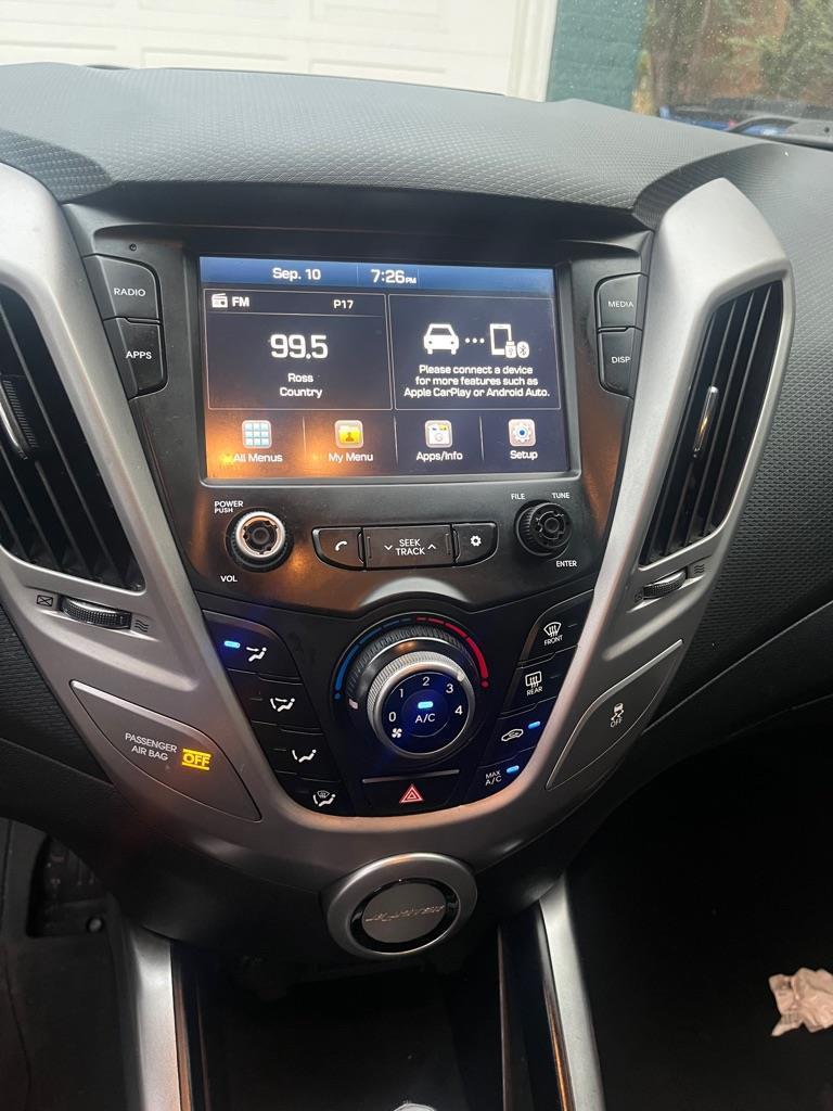 Hyundai Veloster Base 6MT 2017