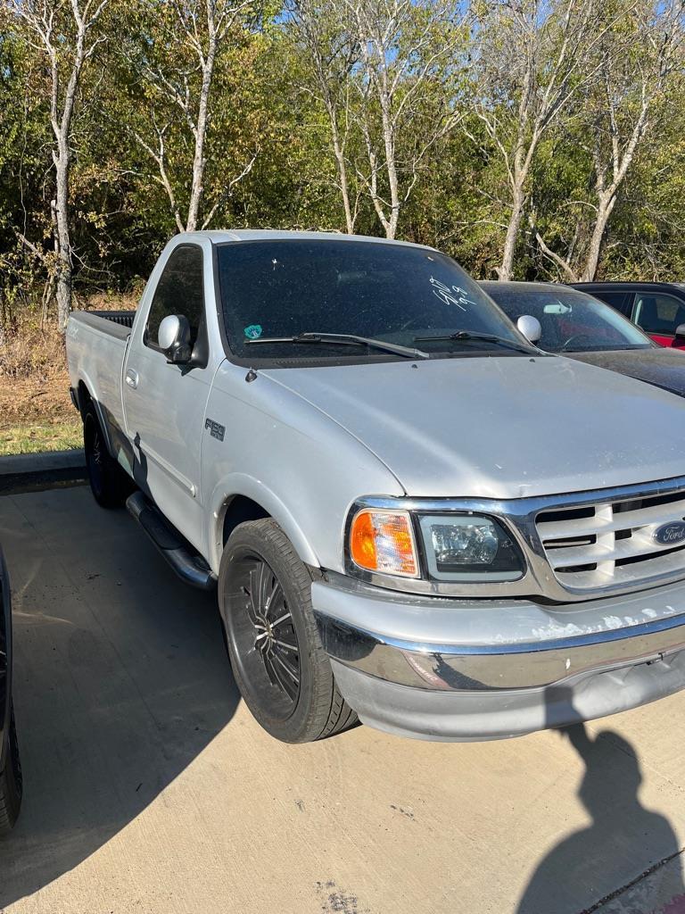 Ford F-150 XL 2WD 2003
