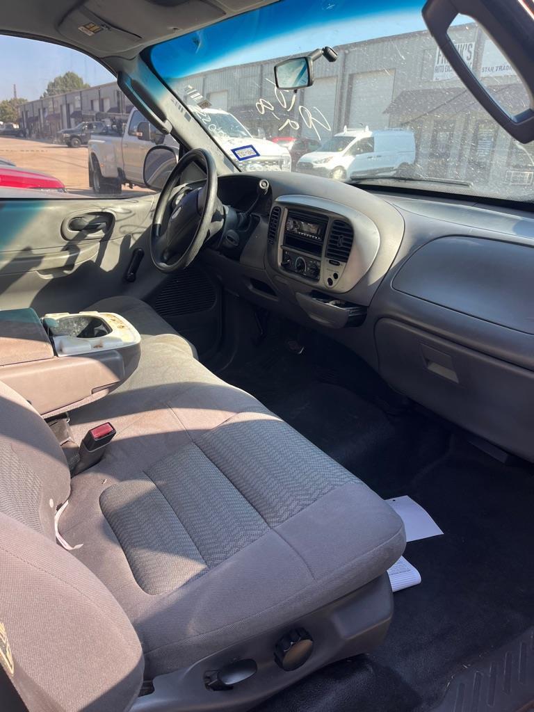 Ford F-150 XL 2WD 2003
