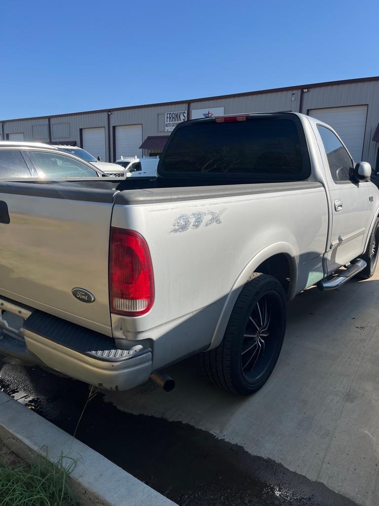 Ford F-150 XL 2WD 2003