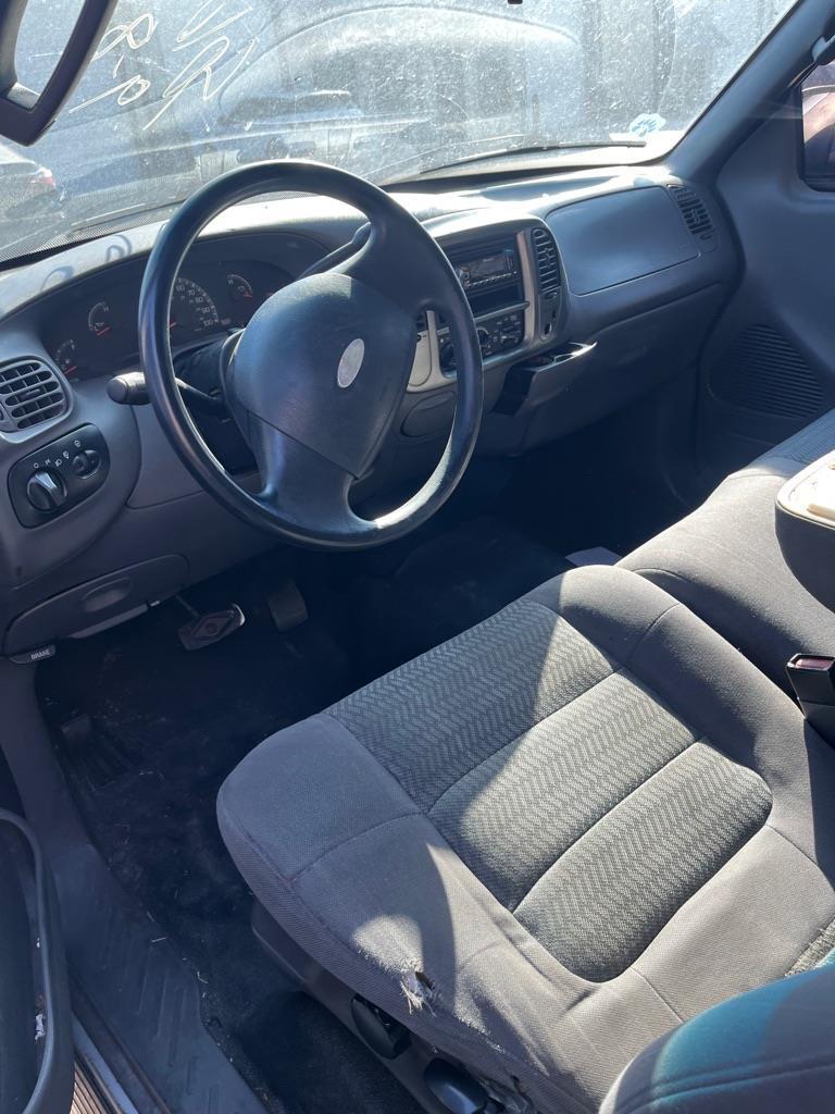 Ford F-150 XL 2WD 2003