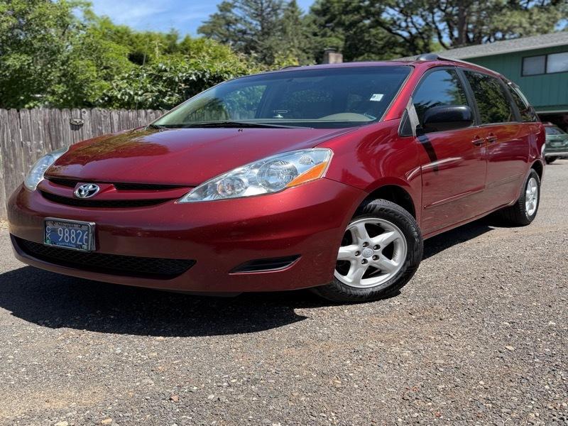 Toyota Sienna LE 7-Passenger 2006