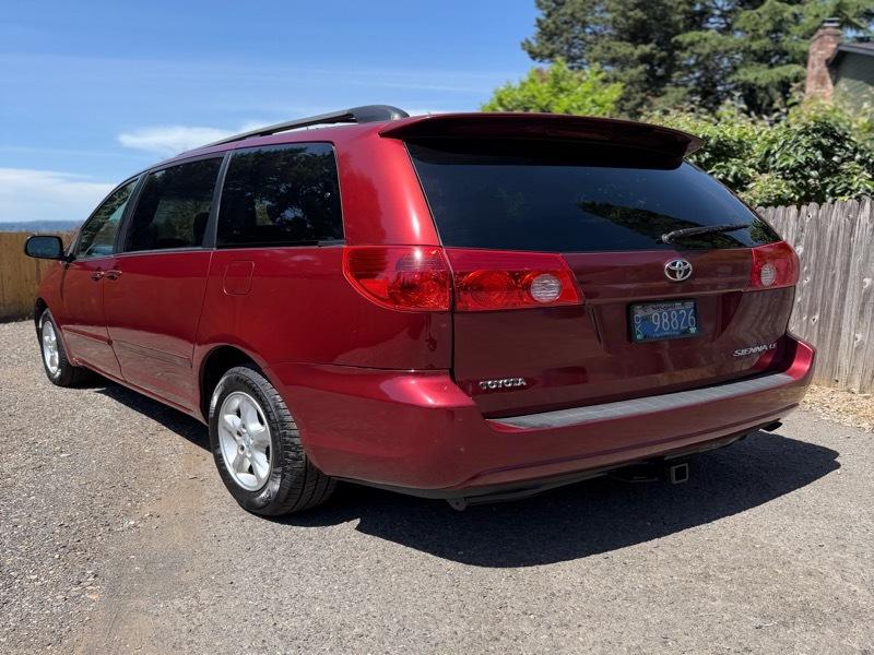Toyota Sienna LE 7-Passenger 2006