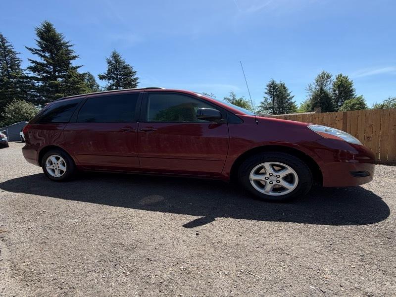 Toyota Sienna LE 7-Passenger 2006