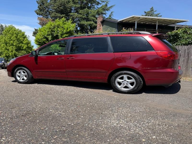 Toyota Sienna LE 7-Passenger 2006
