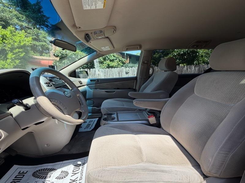 Toyota Sienna LE 7-Passenger 2006