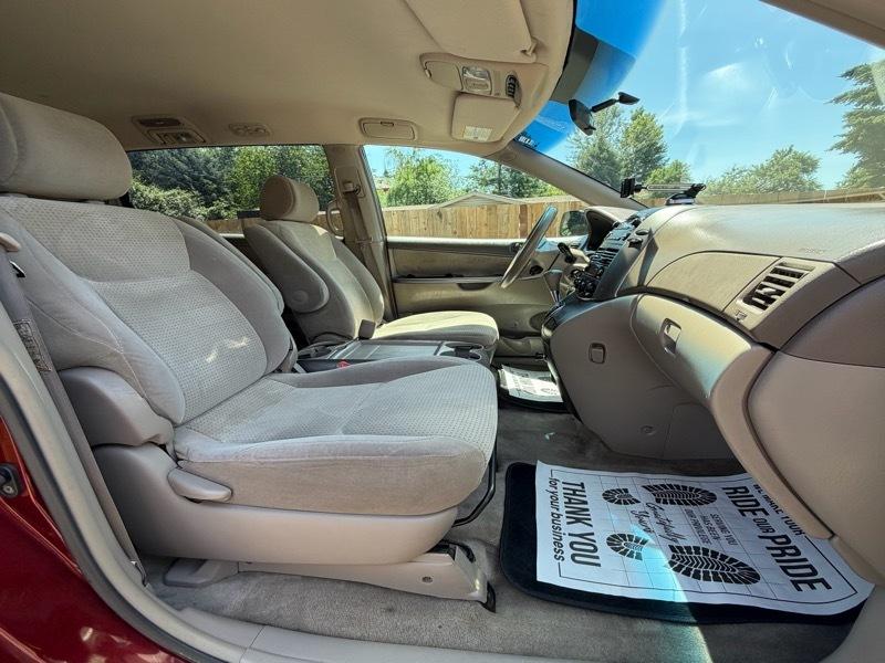 Toyota Sienna LE 7-Passenger 2006