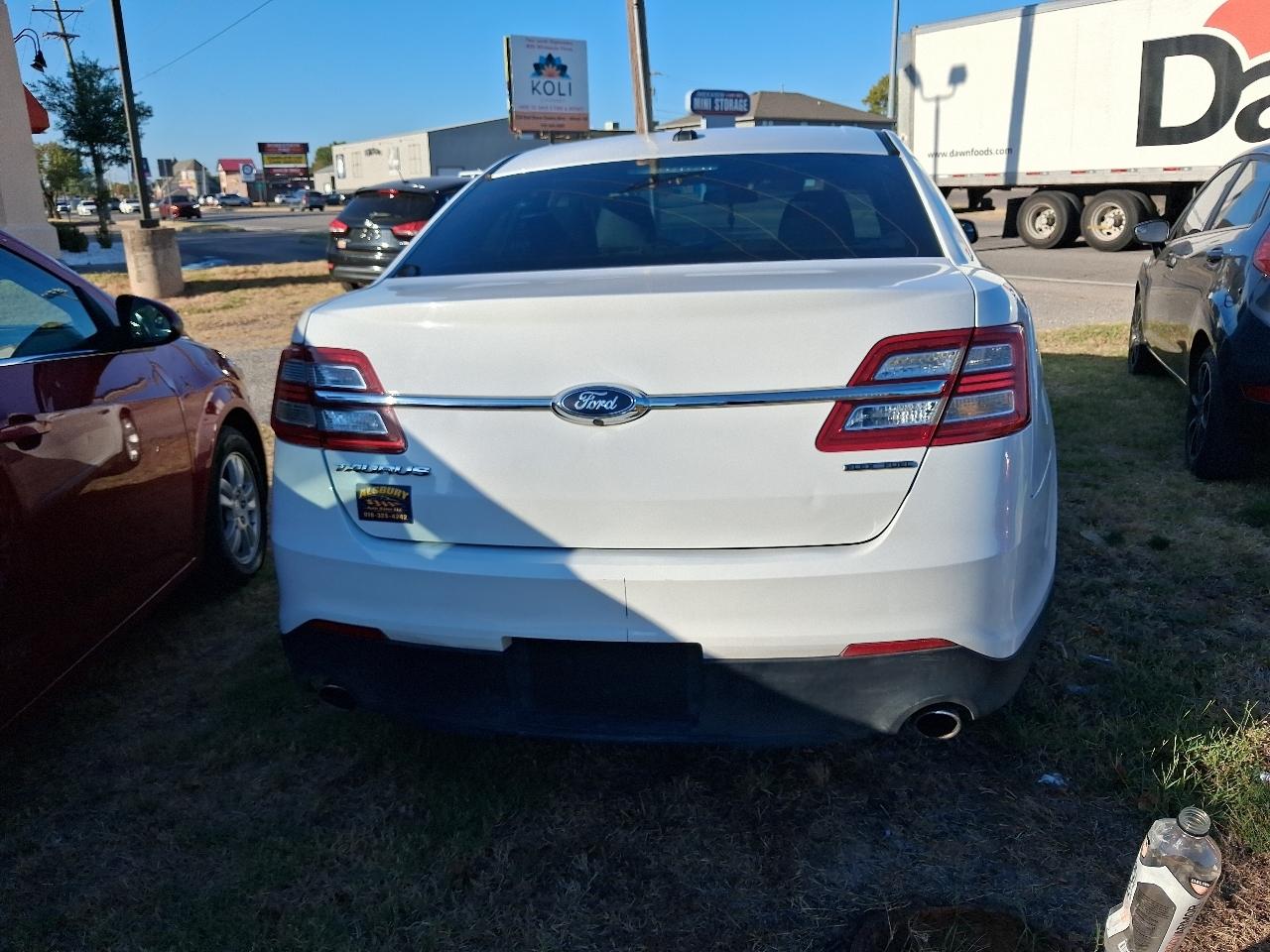 Ford Taurus SE FWD 2018