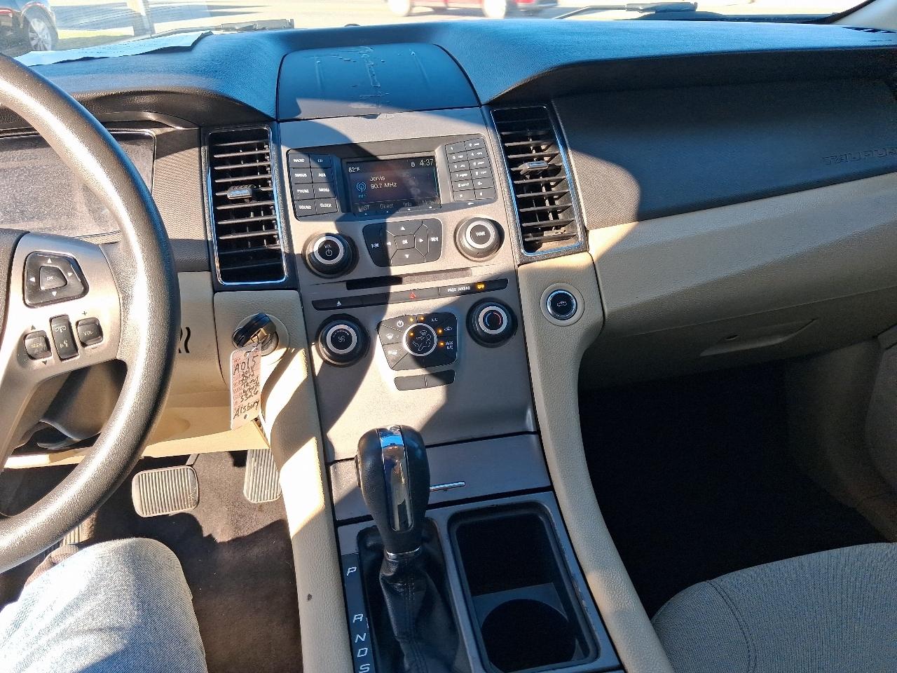 Ford Taurus SE FWD 2018
