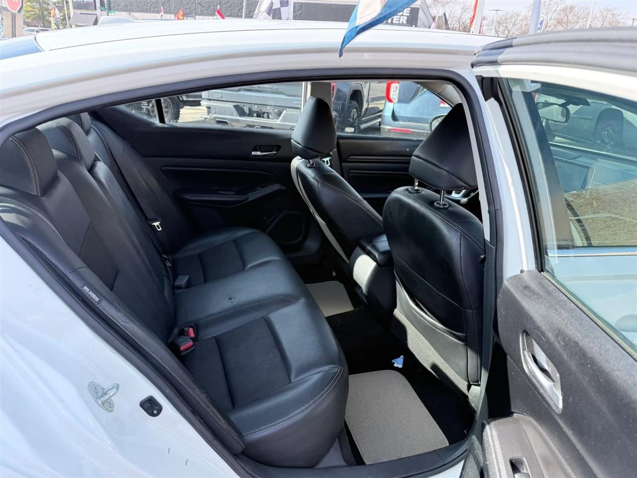 2022 Nissan Altima SR - Photo 17