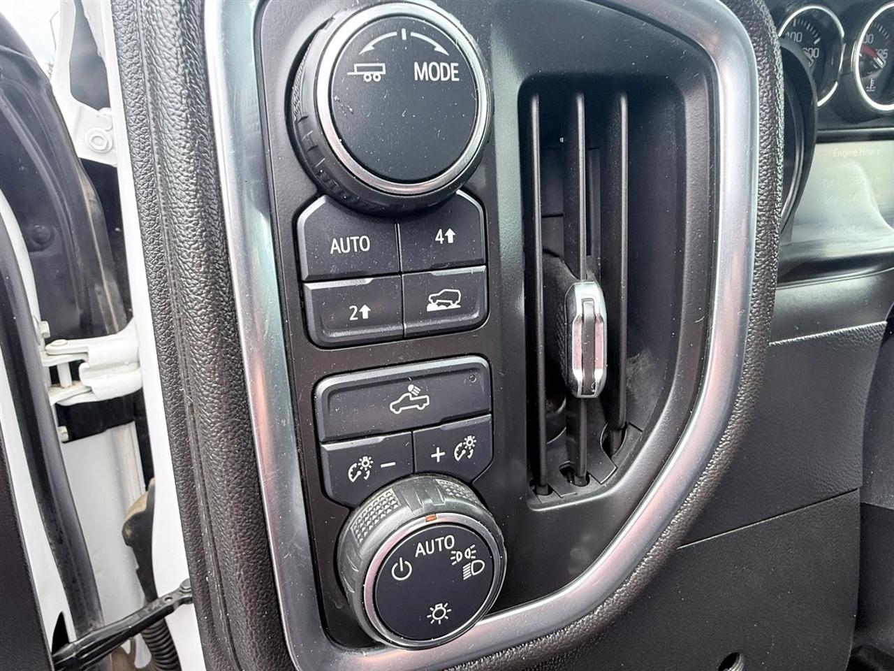Chevrolet Silverado 1500 4WD Crew Cab 147" LT 2020