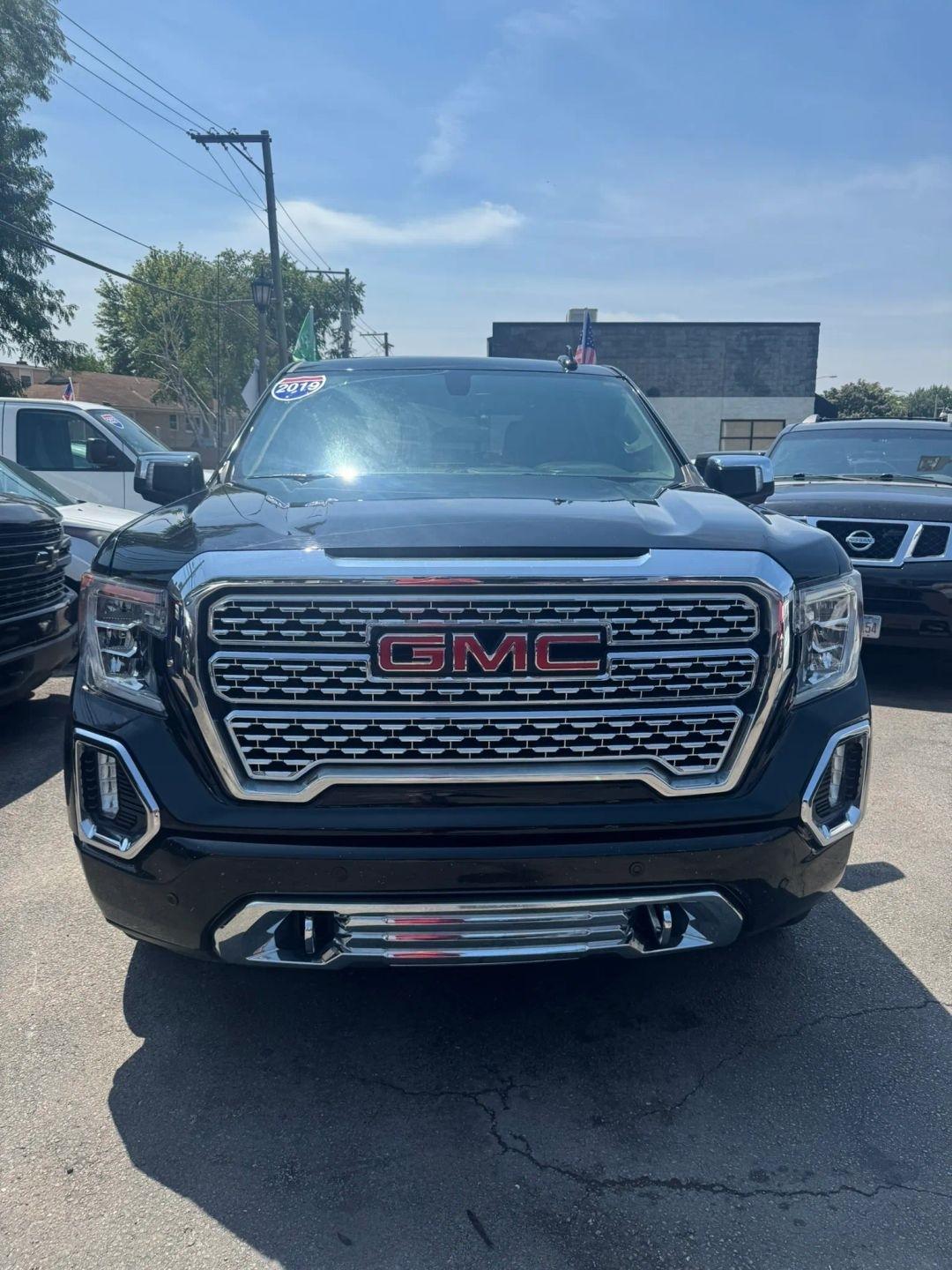 GMC Sierra 1500 4WD Crew Cab 147" Denali 2019
