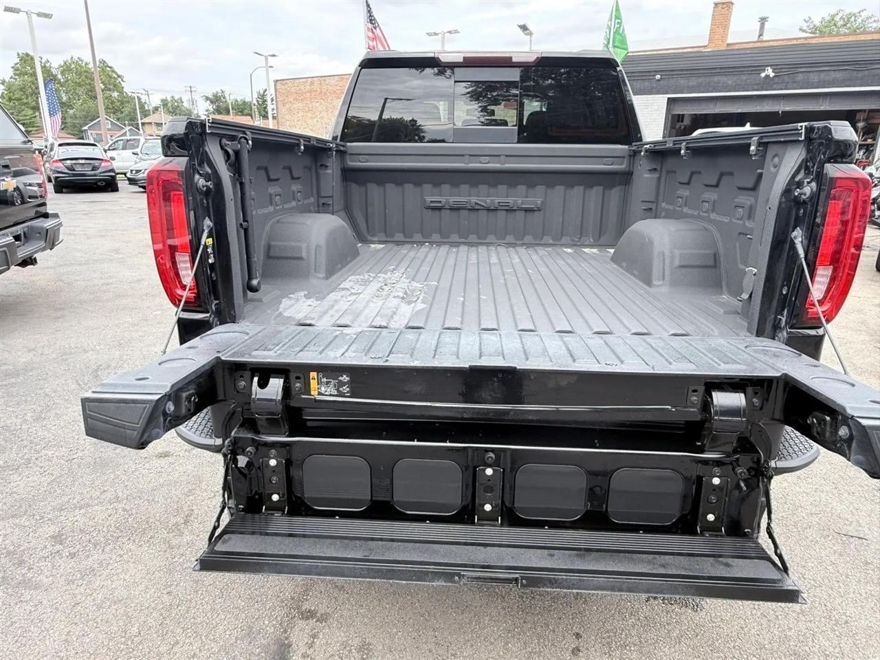 GMC Sierra 1500 4WD Crew Cab 147" Denali 2019