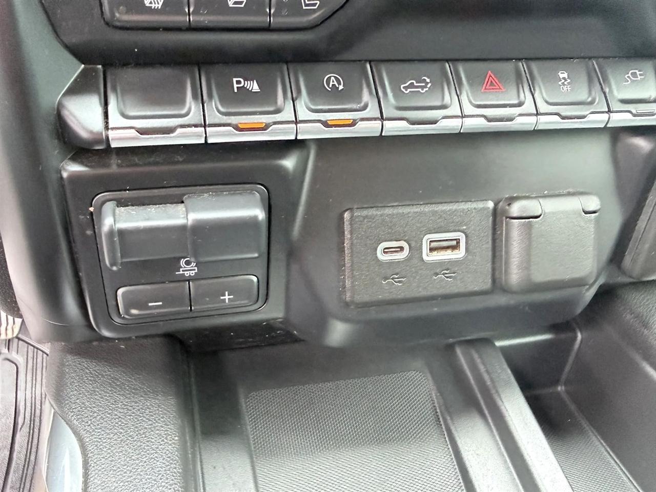 GMC Sierra 1500 4WD Crew Cab 147" Denali 2019