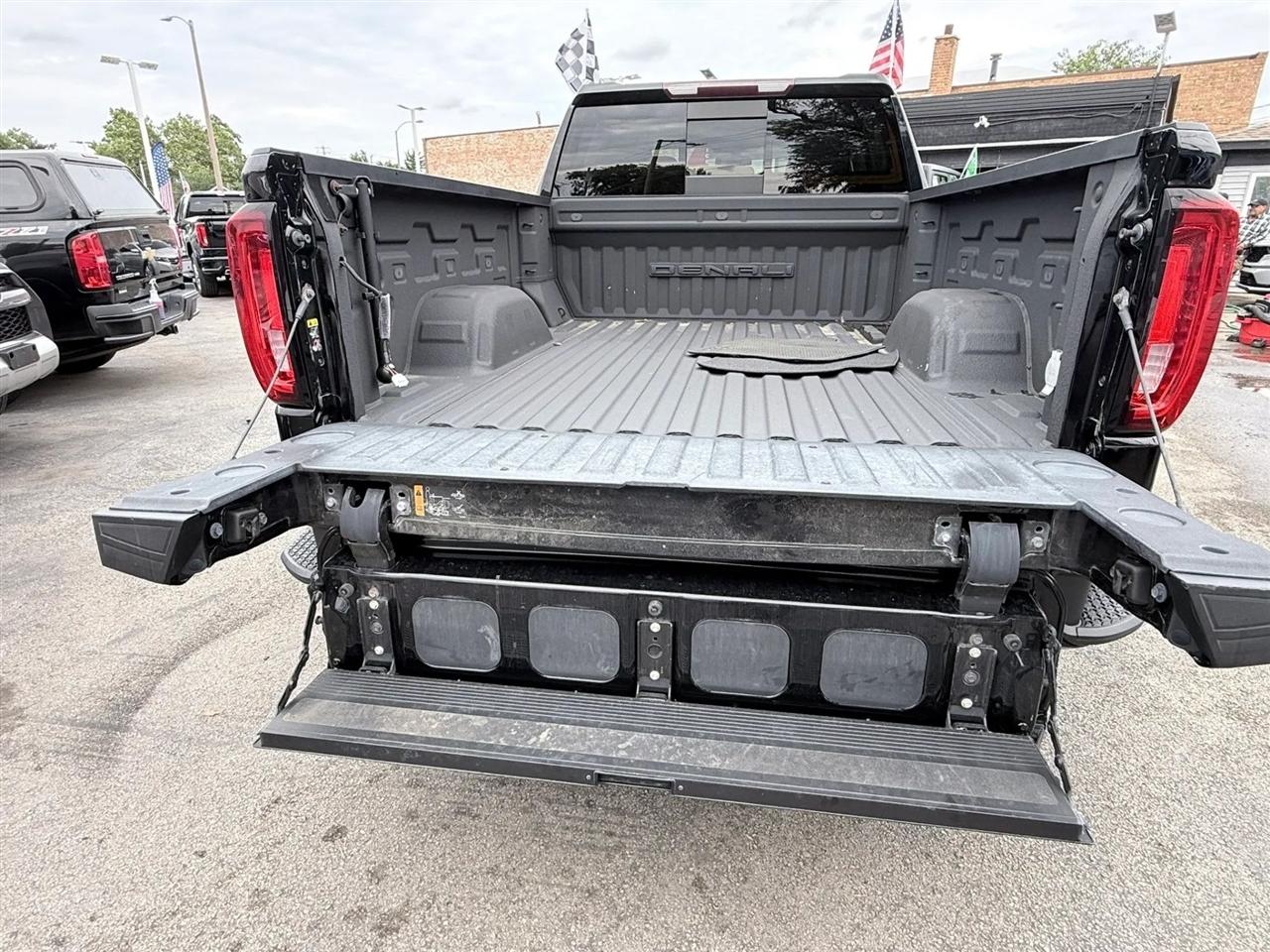 GMC Sierra 1500 4WD Crew Cab 157" Denali 2020