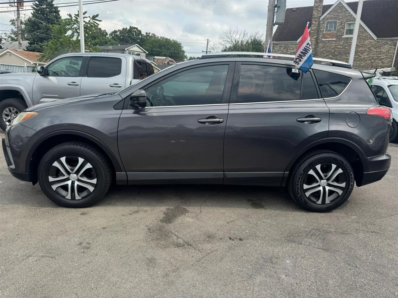 Toyota RAV4 LE FWD (Natl) 2017