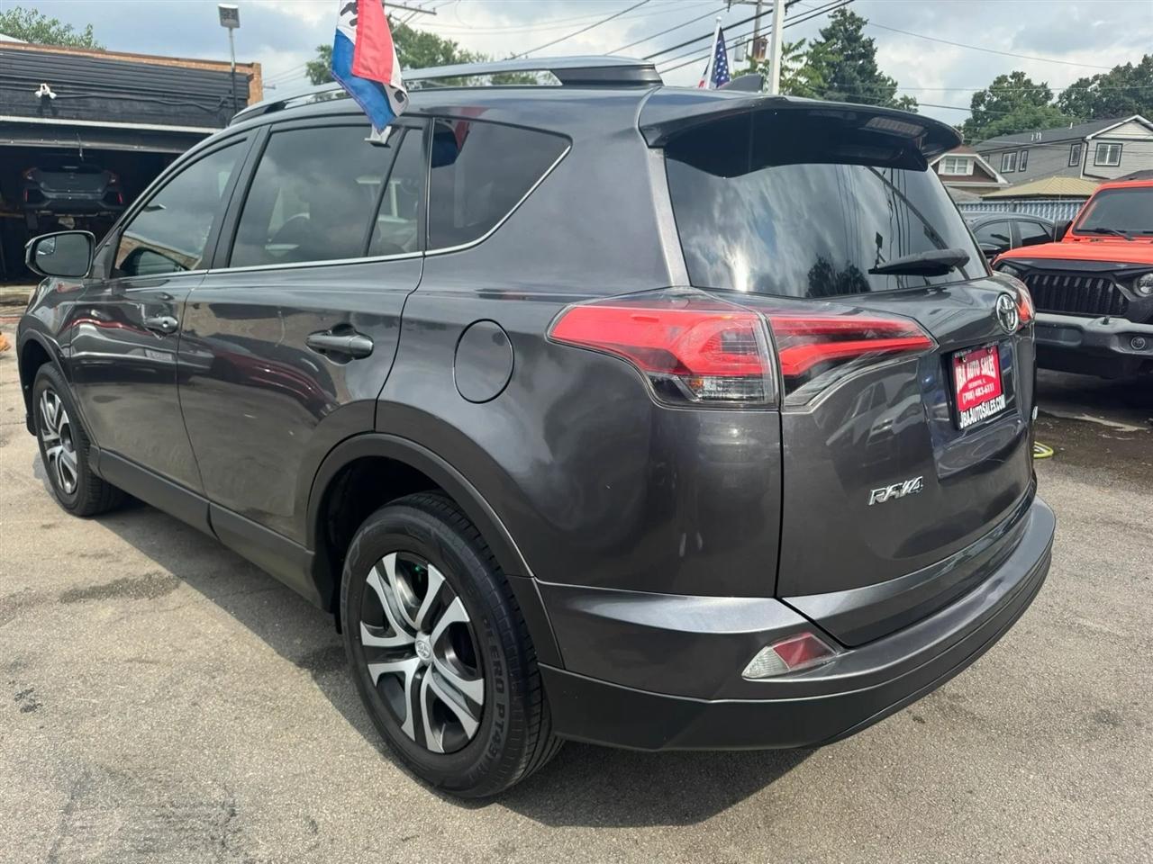Toyota RAV4 LE FWD (Natl) 2017
