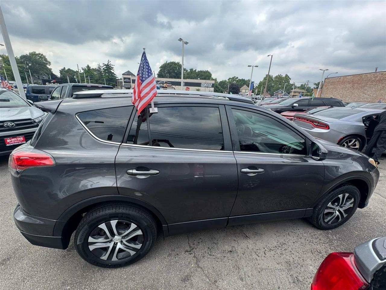 Toyota RAV4 LE FWD (Natl) 2017