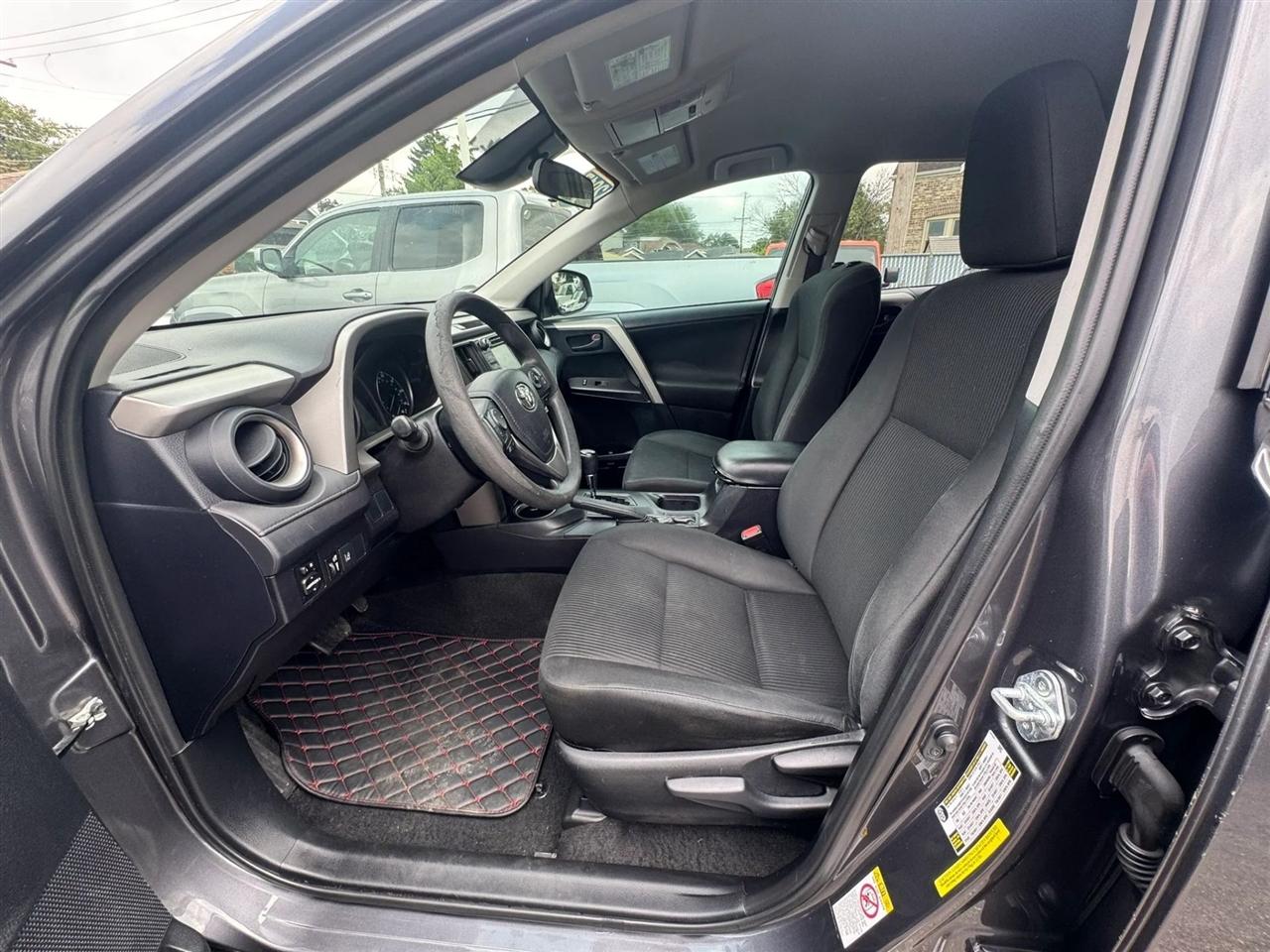 Toyota RAV4 LE FWD (Natl) 2017