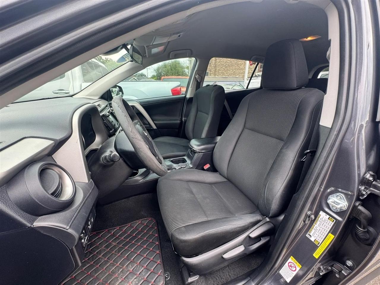 Toyota RAV4 LE FWD (Natl) 2017