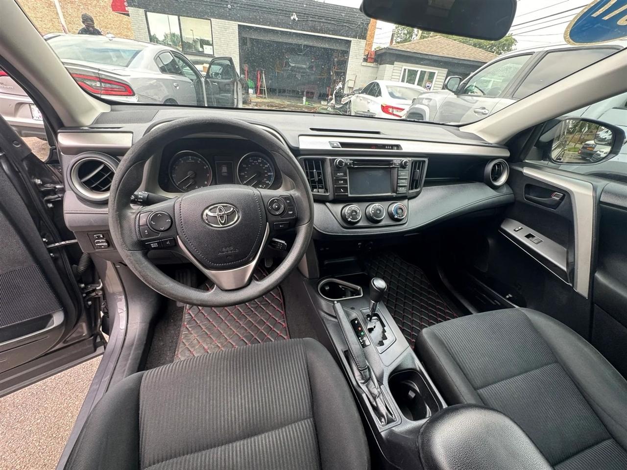 Toyota RAV4 LE FWD (Natl) 2017