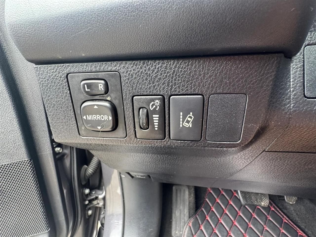 Toyota RAV4 LE FWD (Natl) 2017