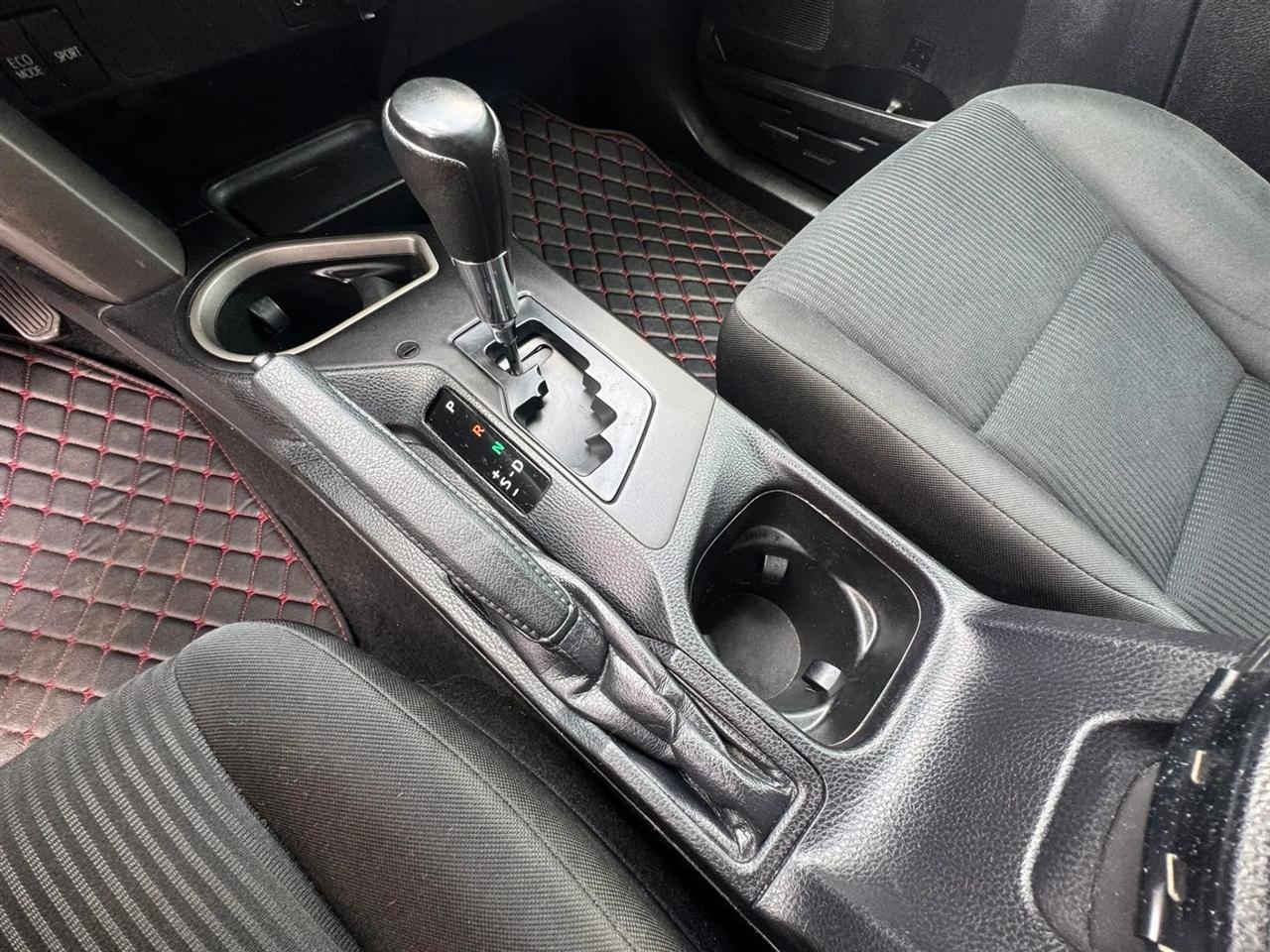Toyota RAV4 LE FWD (Natl) 2017