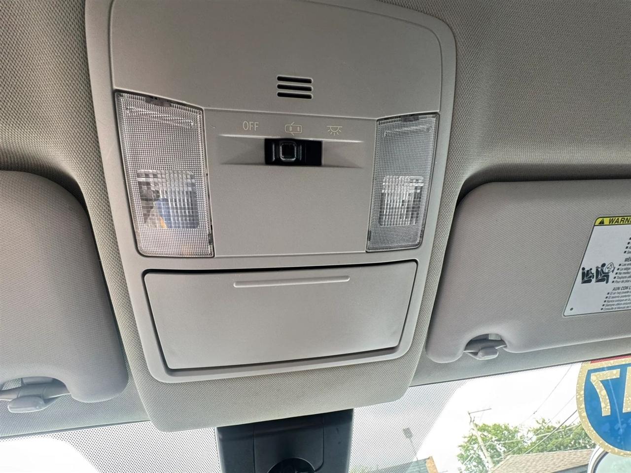 Toyota RAV4 LE FWD (Natl) 2017