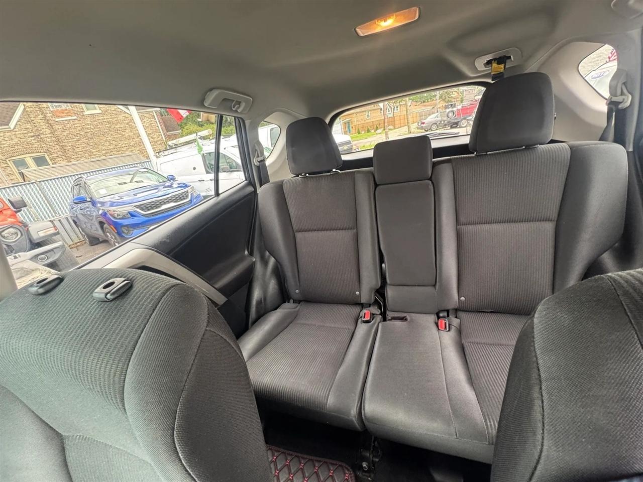 Toyota RAV4 LE FWD (Natl) 2017