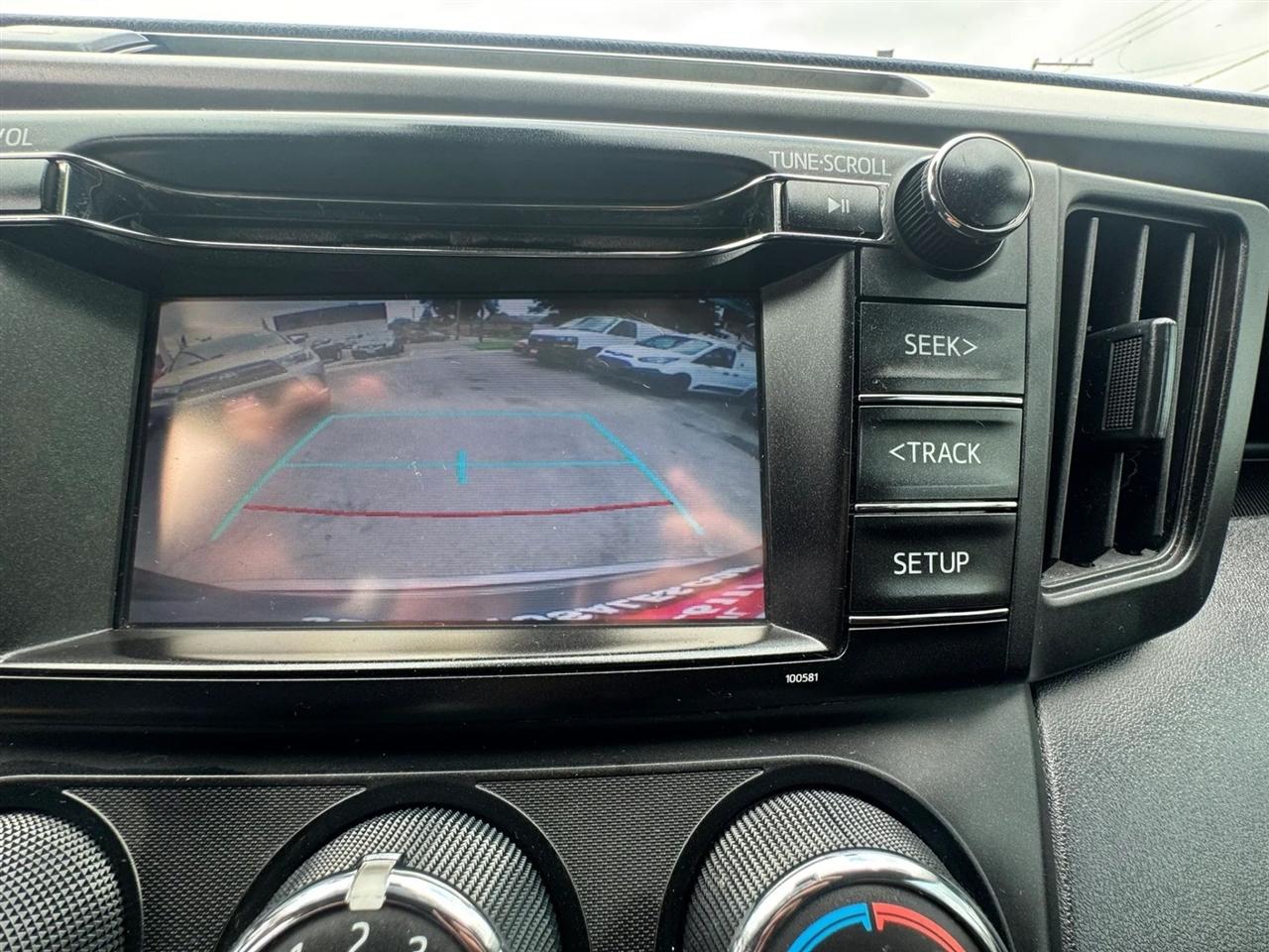 Toyota RAV4 LE FWD (Natl) 2017