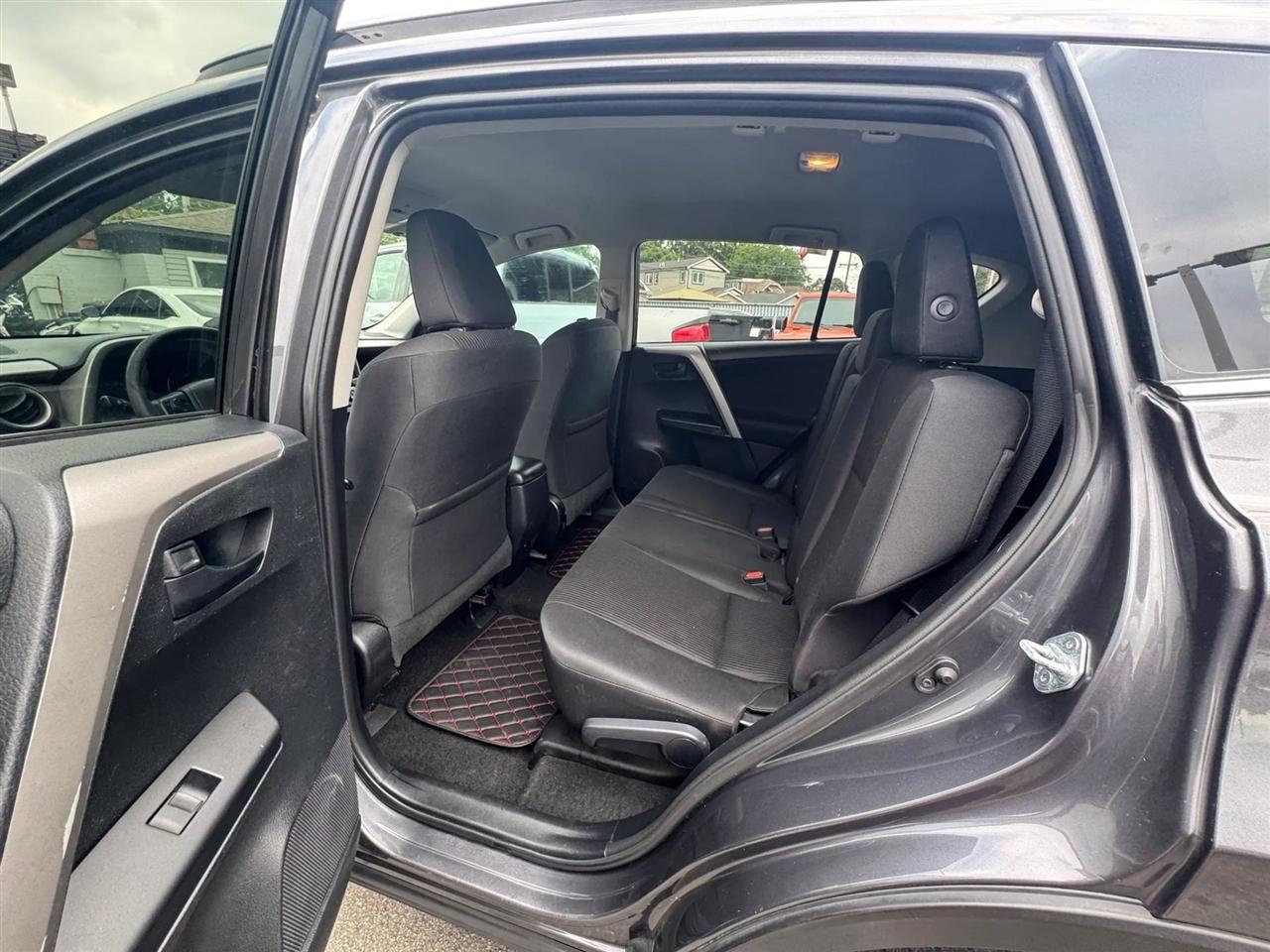Toyota RAV4 LE FWD (Natl) 2017