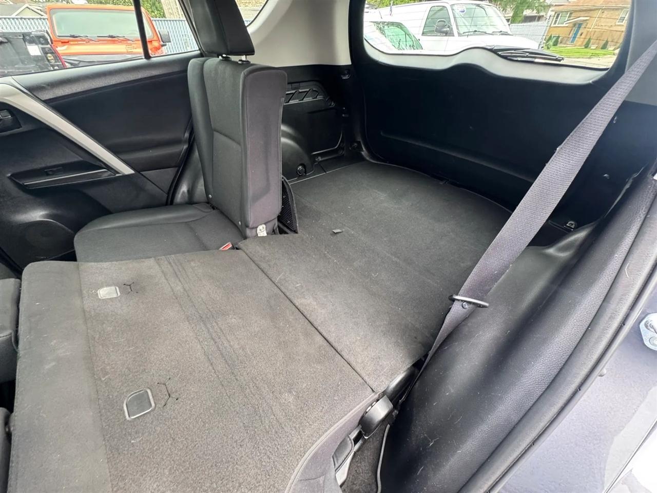 Toyota RAV4 LE FWD (Natl) 2017