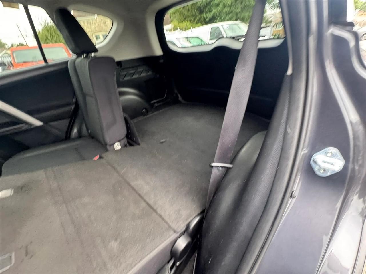 Toyota RAV4 LE FWD (Natl) 2017
