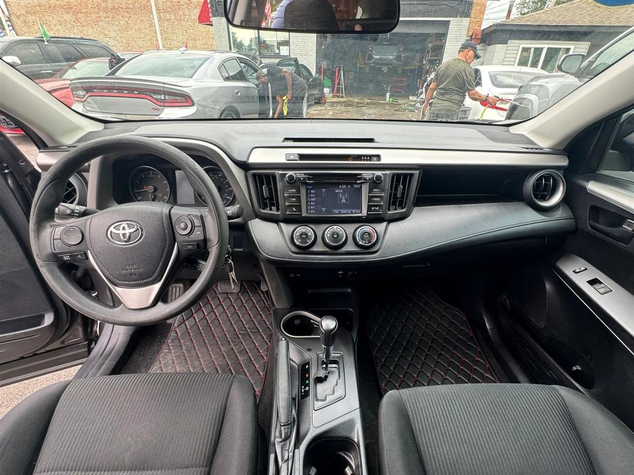 Toyota RAV4 LE FWD (Natl) 2017