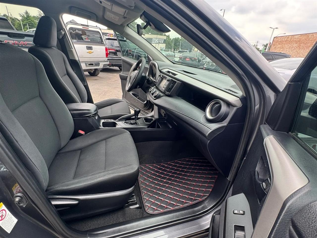 Toyota RAV4 LE FWD (Natl) 2017