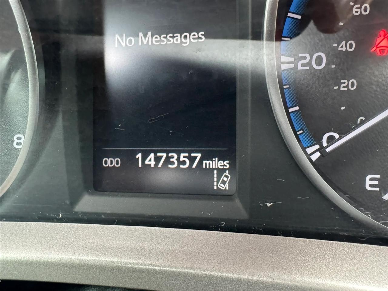 Toyota RAV4 LE FWD (Natl) 2017