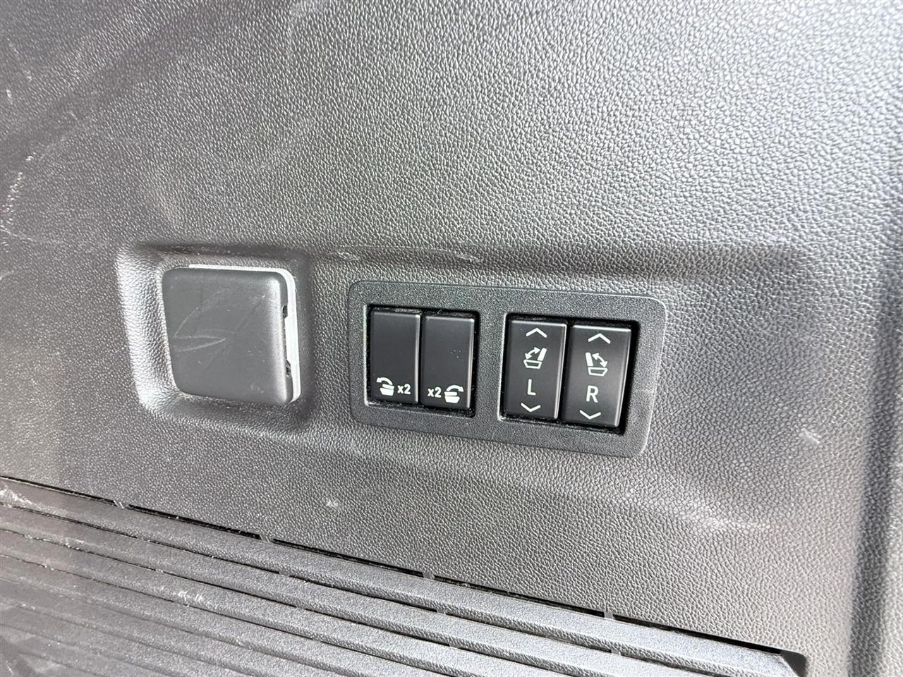 Chevrolet Suburban 4WD 4dr Premier 2021