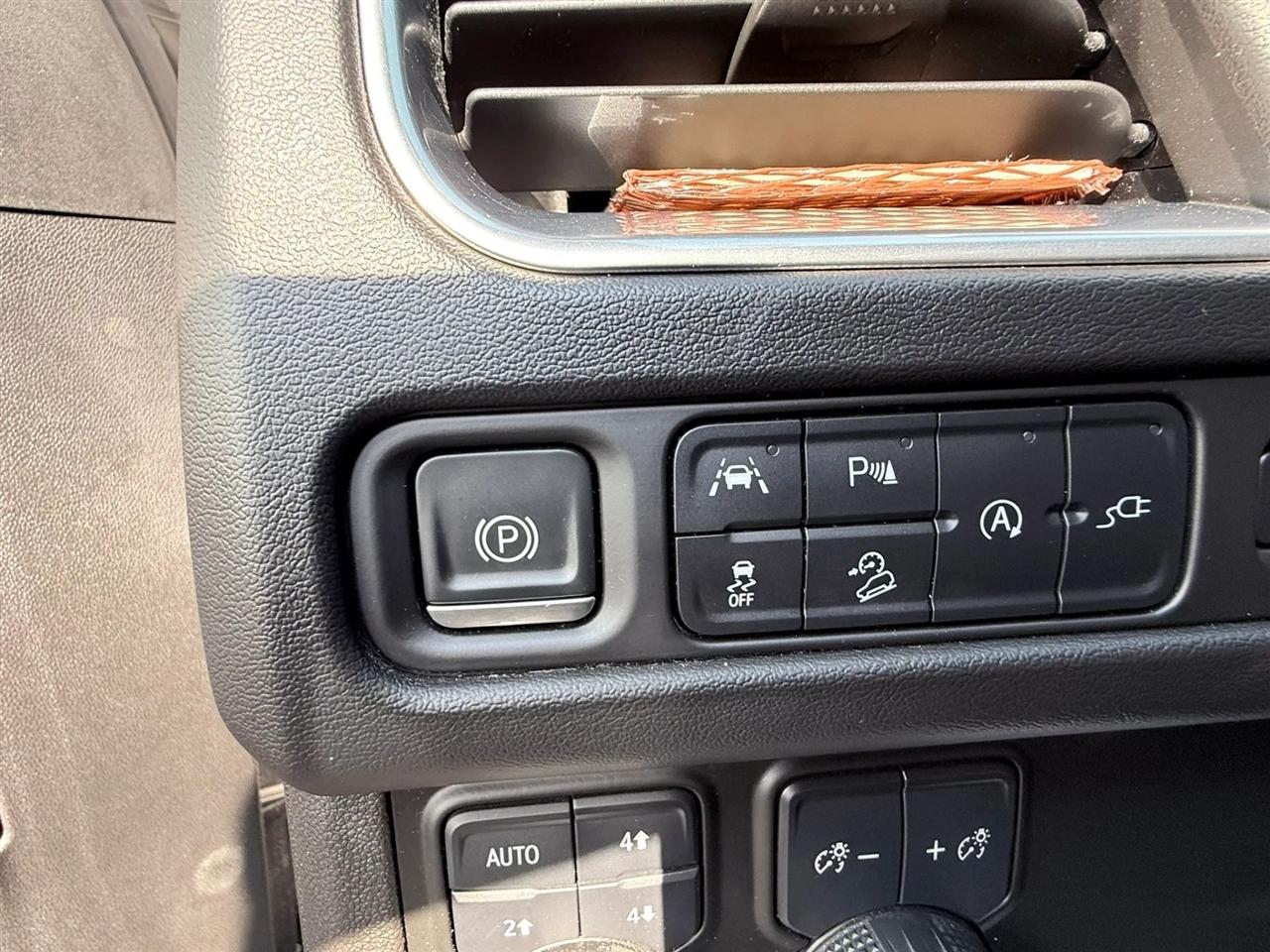 Chevrolet Suburban 4WD 4dr Premier 2021