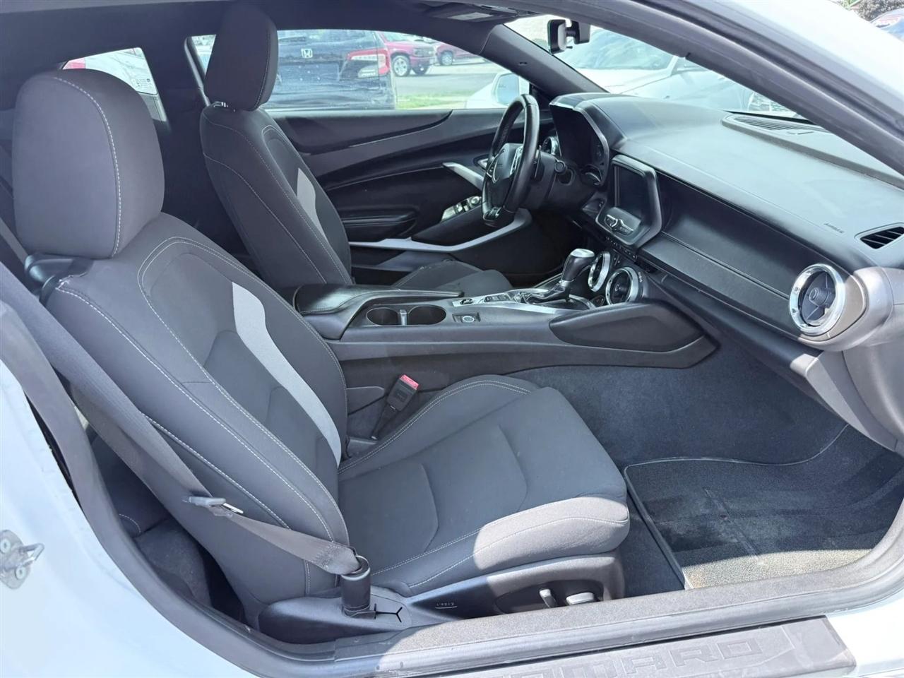 Chevrolet Camaro 2dr Cpe 1LT 2018