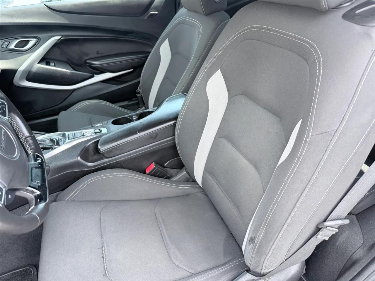Chevrolet Camaro 2dr Cpe 1LT 2018