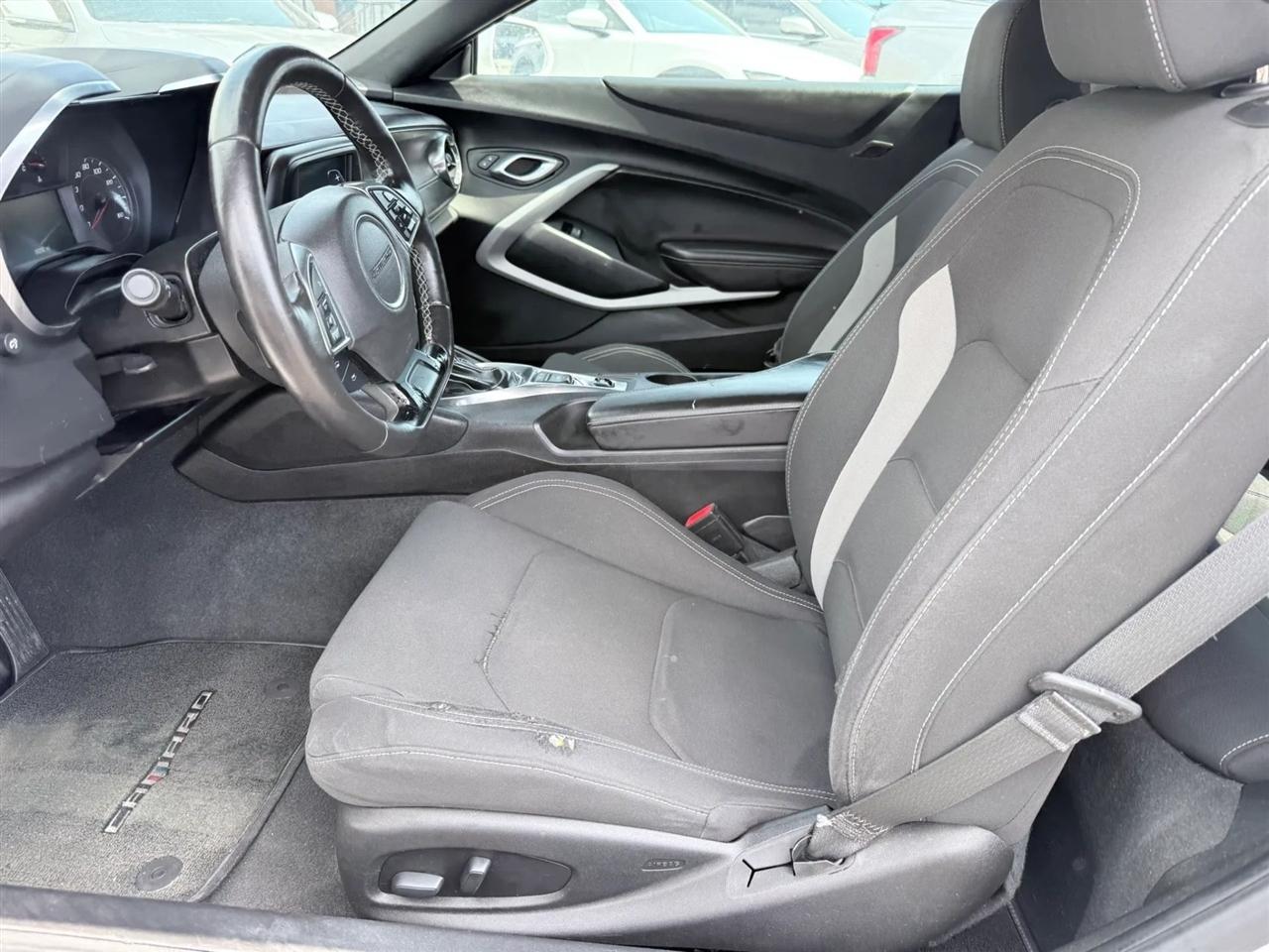 Chevrolet Camaro 2dr Cpe 1LT 2018