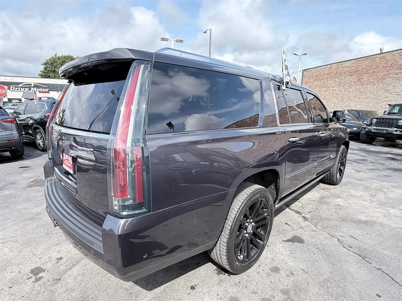 Cadillac Escalade ESV 4WD 4dr Premium Luxury 2018