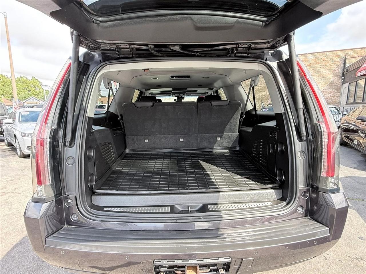 Cadillac Escalade ESV 4WD 4dr Premium Luxury 2018