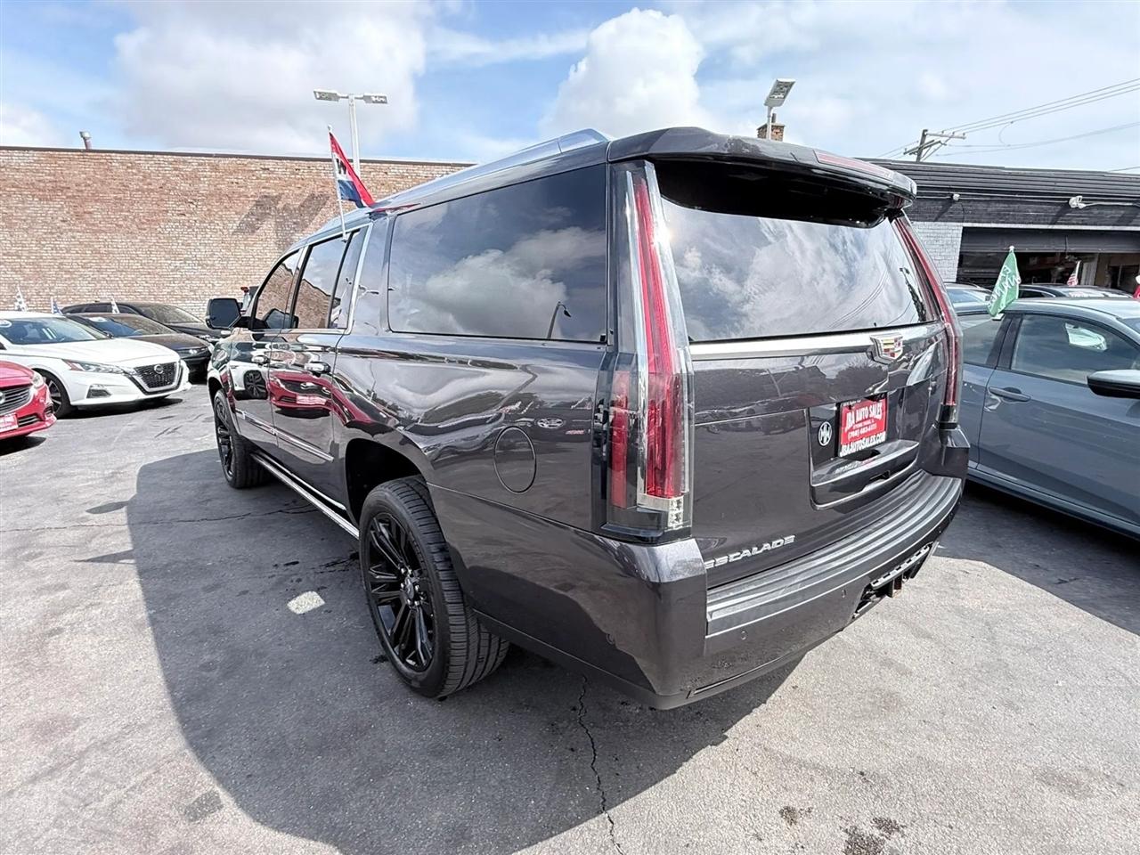 Cadillac Escalade ESV 4WD 4dr Premium Luxury 2018