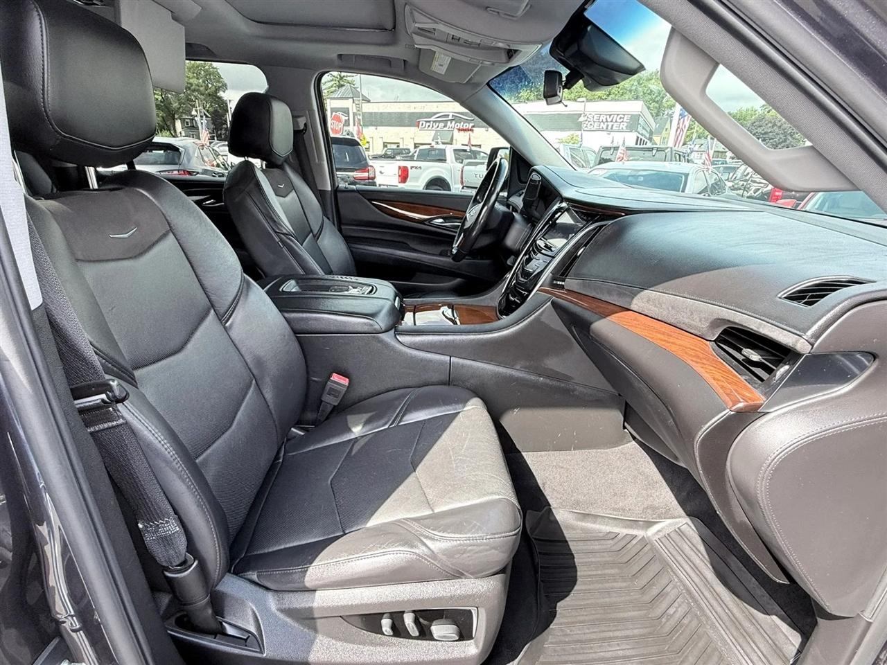 Cadillac Escalade ESV 4WD 4dr Premium Luxury 2018