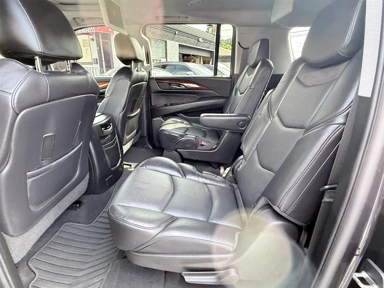 Cadillac Escalade ESV 4WD 4dr Premium Luxury 2018