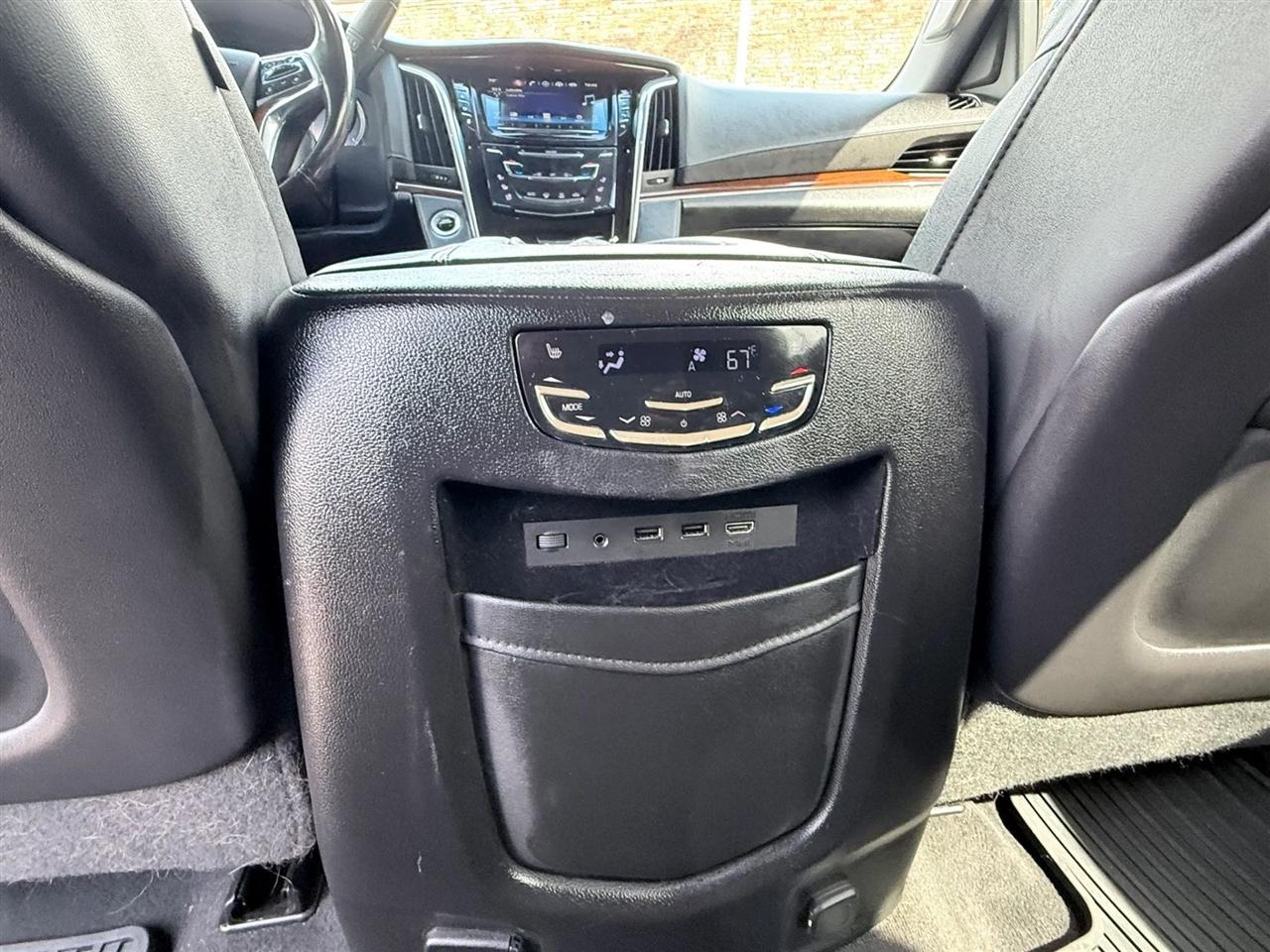 Cadillac Escalade ESV 4WD 4dr Premium Luxury 2018