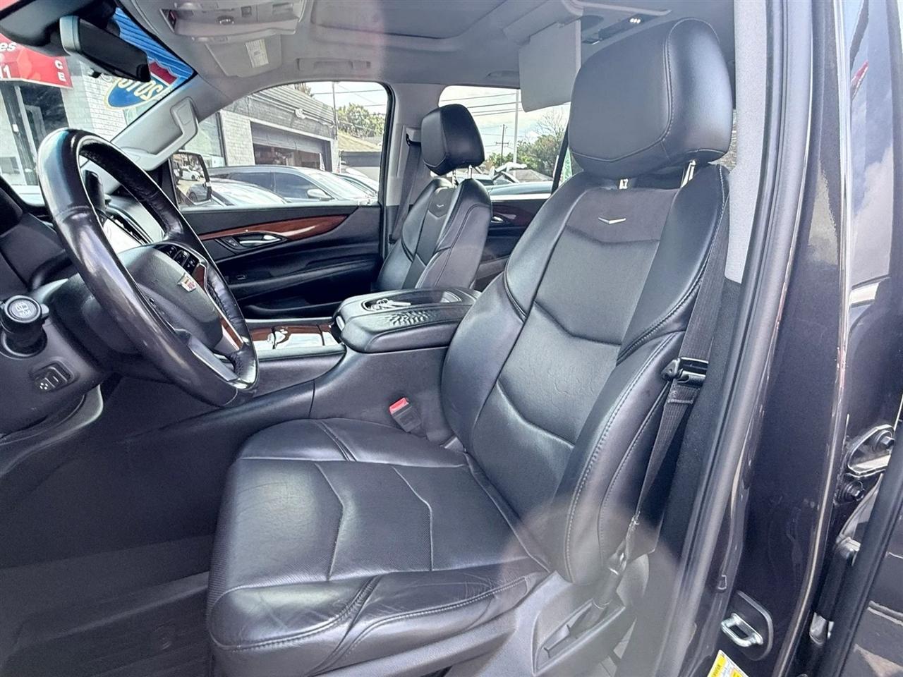 Cadillac Escalade ESV 4WD 4dr Premium Luxury 2018